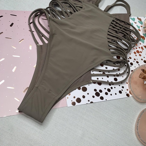 COPY - Fashion Nova’ Side Cutout Swimsuit - Picture 7 of 8